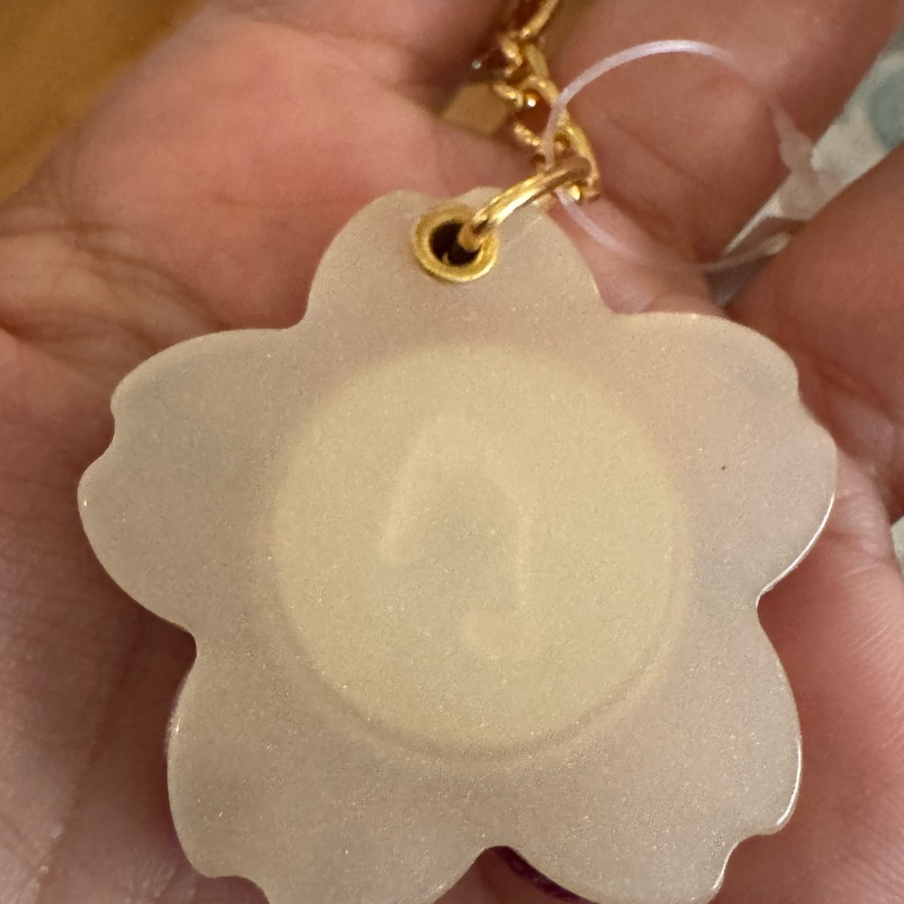 Sakura Flower KeyChain - Picture 3 of 4